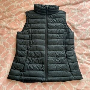 NWOT Amazon Essentials Black Puffer Vest